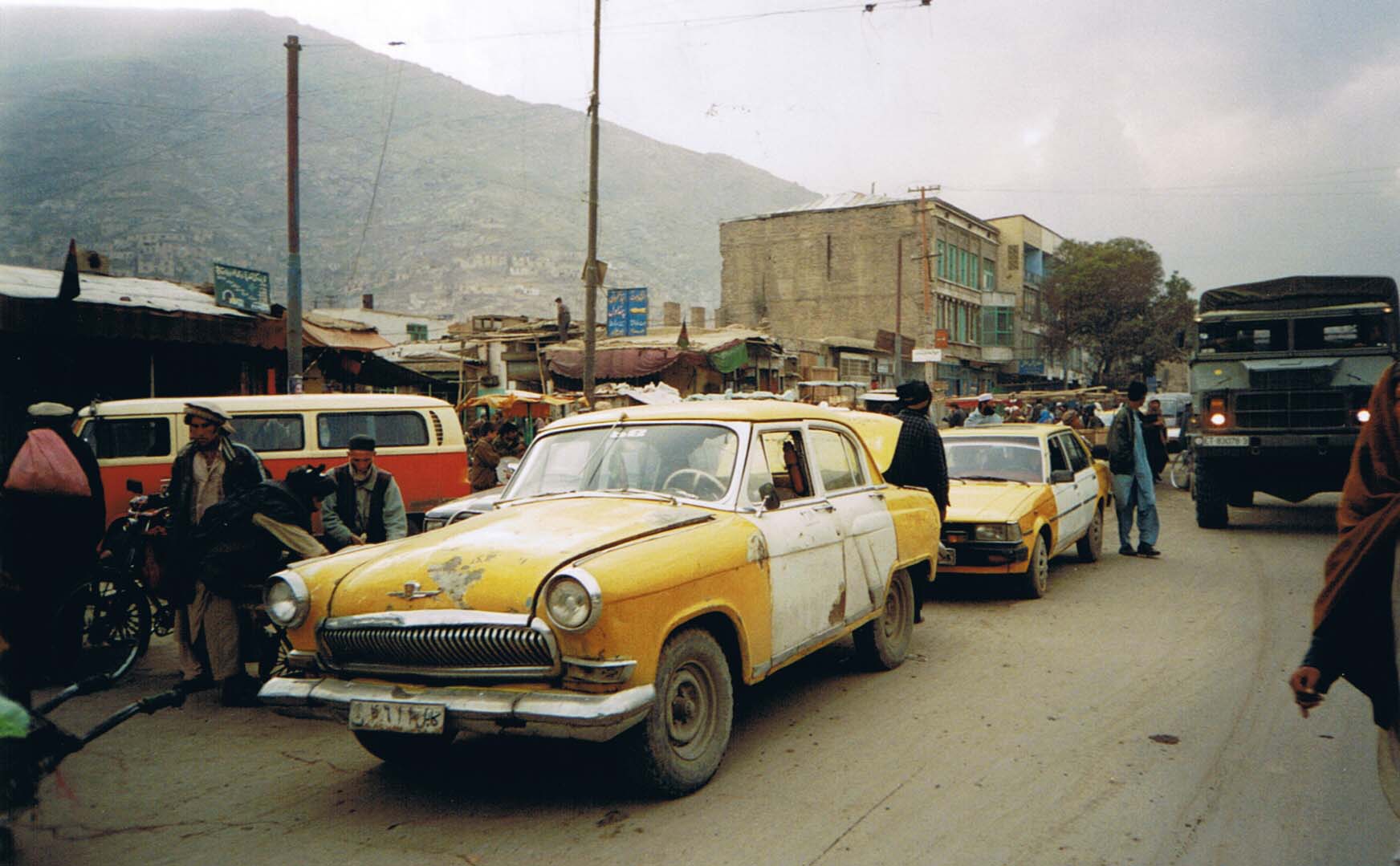 GAZ-21__Volga__used_as_a_taxi_on_the_Kabul_streets.jpg