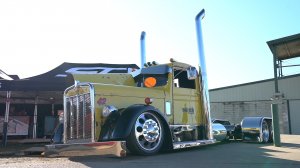 slammed-kenworth-900-truck-rides-lower-than-a-supercar-flaunts-cummins-swap_1.jpg