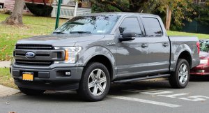 2018_Ford_F-150_XLT_Crew_Cab_front_111019.jpg