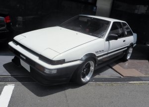 Toyota_Sprinter_Trueno_GT-APEX_AE86_Notchback_real.jpg
