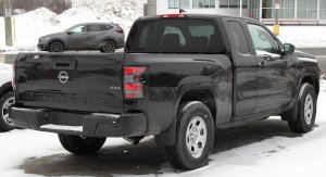 2022_Nissan_Frontier_S_King_Cab_in_Super_Black_Rear_Right_12-19-2021.jpg