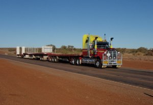 LinfoxWesternStar4964FXCTripleRoadTrain2.jpg