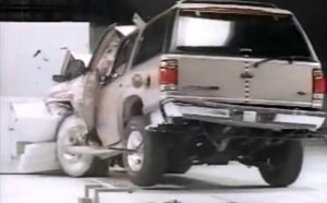 1996-IIHS-SUV-Offset-Crashtest-564x350.jpg