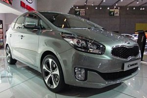305px-Kia_Carens_front_quarter_grey.jpg