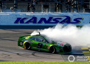 18-elliott-kansas-win.jpg