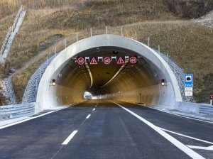 Autobahntunnel.jpg
