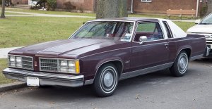 1978_Oldsmobile_Delta_88_Royale_coupe_in_Brown_front_left.jpg
