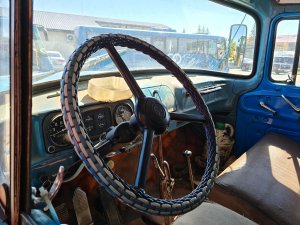 1440px-Cockpit_of_a_ZIL-130.jpg