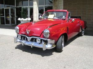 1200px-1952StudebakerCommanderState.jpg