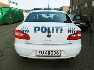 3243308-ny-politibil-til-bt.jpg