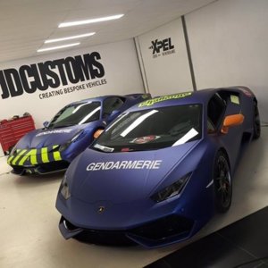 S1-un-team-gendarmerie-de-saint-tropez-en-sport-auto-384346.jpg