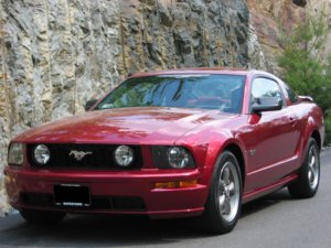 2005_Ford_Mustang_GT_Coupe_in_Redfire_with_Bullitt_wheels_KFoley.jpg