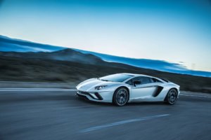 2018-Lamborghini-Aventador-S-front-three-quarterr-in-motion-02.jpg