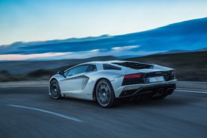 2018-Lamborghini-Aventador-S-rear-three-quarterr-in-motion.jpg