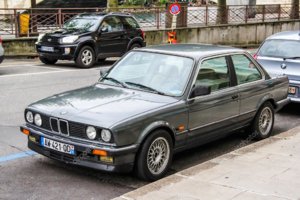 depositphotos_79397616-stock-photo-bmw-e30-3-series.jpg
