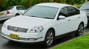 2006-2009_Nissan_Maxima_(J31)_ST-L_sedan_(2011-10-25).jpg