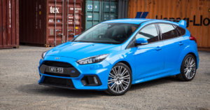 2017-ford-focus-rs-v-bmw-m140i-comparison-60.jpg