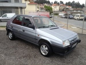 2f107f16-bc9e-4869-80ee-2a87eb541654_skoda-favorit-glx-silver-lineviatura-de-retoma.jpg