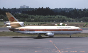 Continental_Airlines_DC-10-10_N68042.jpg