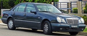 1996-1997_Mercedes-Benz_E_230_W_210_Elegance_sedan_2010-09-23.jpg