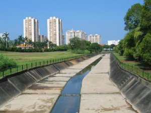 2528285-start_of_the_kallang_river_singapore-bishan_park.jpg