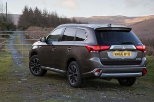 2017-Mitsubishi-Outlander-PHEV_1.jpg