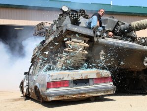 201212171015584_tank_crushing_car_w1_0_168_1852_1392.jpeg