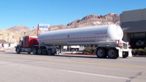 LPG_tank_truck_on_US_95.jpg