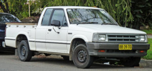 1985-1988_Mazda_B2000_Cab_Plus_2-door_utility_01.jpg