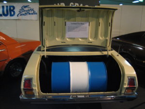1280px-Leyland_P76_with_44_gallon_drum.jpg