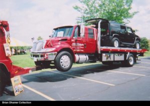 tt02-mikes_towing_with_an_international_rollback_with_a_hummer_on_the_back..jpg