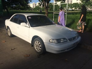 1993-1995_Hyundai_Sonata_Y3_GLS_16V_Sedan_2017-06-17_02.jpg
