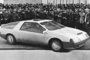 NissanLaura.jpg