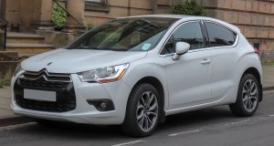 2014_Citroen_DS4_DStyle_Airdream_E-HDI_16_Front.jpg