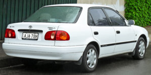 2000-2001_Toyota_Corolla_(AE112R)_Ascent_sedan_(2011-11-17)_02.jpg