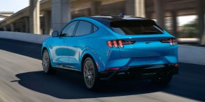 2021-ford-mustang-mach-e-216-1574000538.jpg