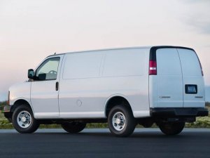 2012-Chevrolet-Express2500Cargo-RearSide_CTEXC122_640x480.jpg