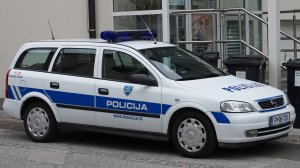 Police_car_in_Slovenia_-_Astra.jpg