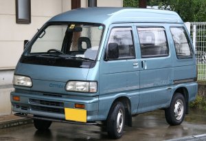1280px-Daihatsu_Atrai_Cruise_4WD.jpg