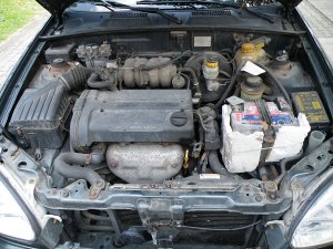 GM_E-TEC_15_16V_DOHC_engine_in_Daewoo_Lanos.jpg