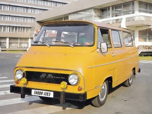 skoda_1203_minibus_2.jpg
