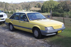 1985_Holden_Commodore_(VK)_Berlina_sedan_(20180686810).jpg