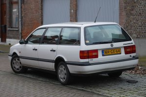 Volkswagen_Passat_B4_Variant_in_Aardenburg_3.jpg