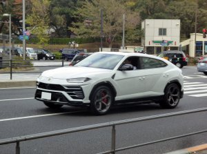 Lamborghini_URUS.jpg