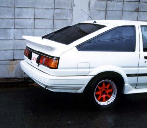 Live_Sports_AE86_Levin_Trueno_hatchback_wing.jpg