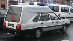 FSO_Polonez_Cargo_16_GLE-based_military_ambulance_on_Konopnickiej_avenue_in_Krakw_1.jpg