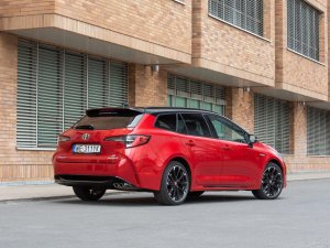 gf-qAub-ygaa-Kve2_toyota-corolla-ts-kombi-gr-sport-2-0-hybrid-180-km-e-cvt-1280x960.jpg