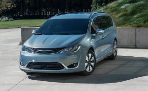 2016_chrysler_pacifica_overseas_10.jpg