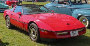 800px-1984_Chevrolet_Corvette_C4_Coupe_58_Front.jpg