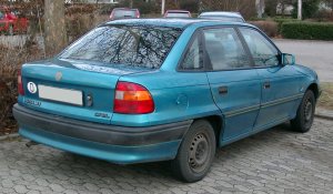Opel_Astra_rear_20080111.jpg